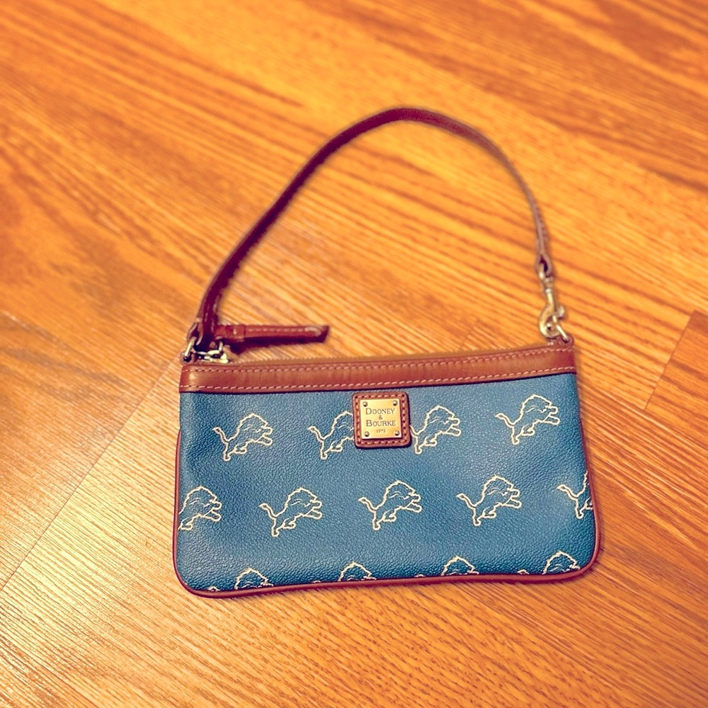 Like New Dooney and Bourke Detroit Lions purse.